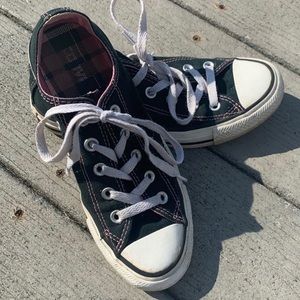 Black Converse kids size 4